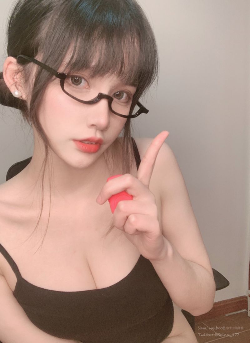 素颜小妹@你十七鸽 - 圣诞私拍合集[55P1V328MB] 网红&Coser 第3张