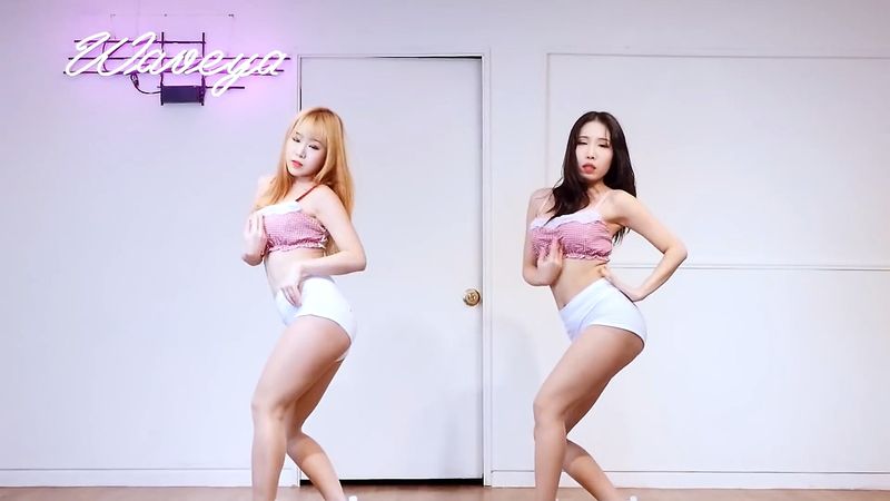 [Waveya]CHUNGHA- Roller Coaster 高清视频在线下载 W201801220111 Waveya2018 第2张