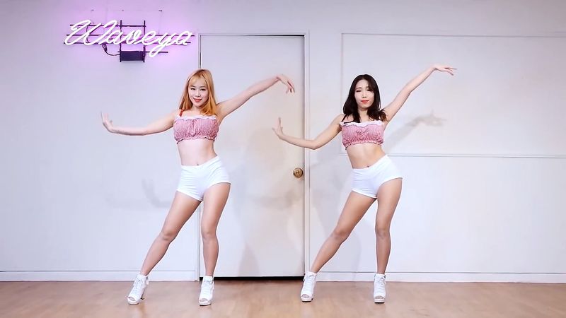 [Waveya]CHUNGHA- Roller Coaster 高清视频在线下载 W201801220111 Waveya2018 第3张